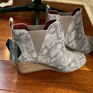 Toms Kelsey Booties Women’s size 11.